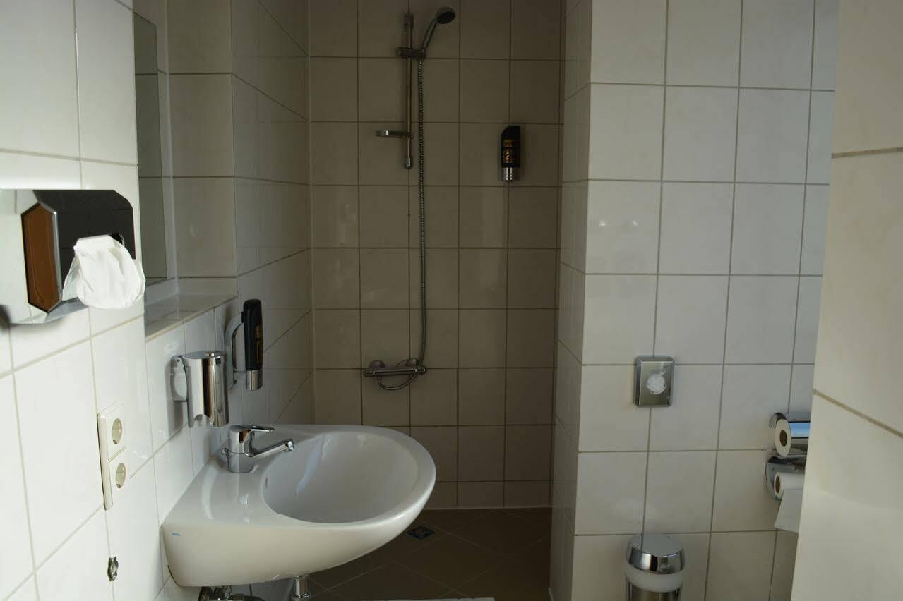 B&D Hotel Ганновер Экстерьер фото
